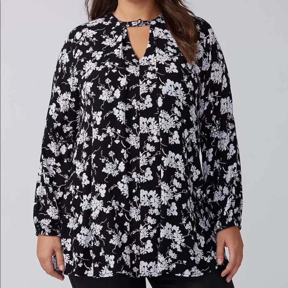 Lane Bryant black and white flower top w/ Pockets